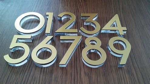 muestra de letreros hechos con acrilico